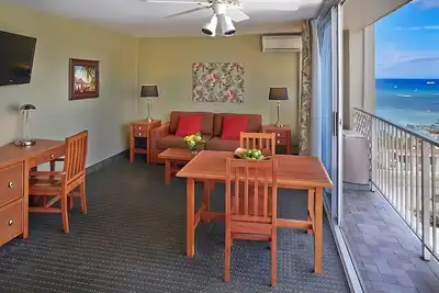 Image de Waikiki Retreat Perfection: 2 Units, Pool, Sauna, Steps from Famous Beach!