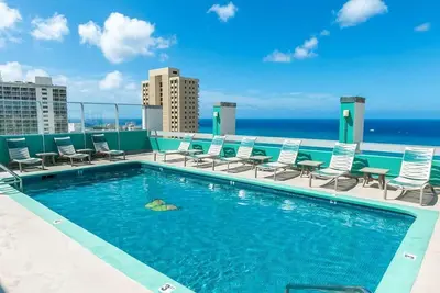 Image de Central Waikiki Location with Rooftop Pool & Dining Within Walking Distance