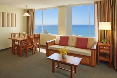 Image de Sunset Views and Modern Comfort Just a Short Walk to Waikiki Beach