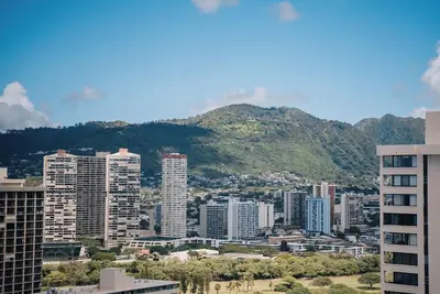 Image de Studio with 2 Twins & Kitchenette | Pool Access | Near Waikiki Beach