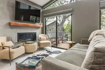 Image de Modern Home w/ Hot Tub in Austin, Pets Welcome!