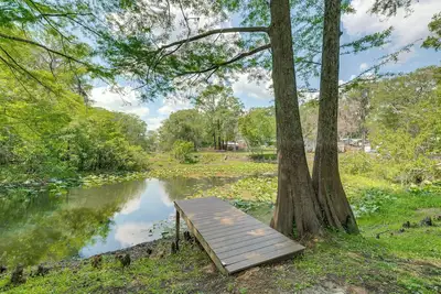 Image de Bushnell Riverside Retreat w/ Hot Tub & Game Shed