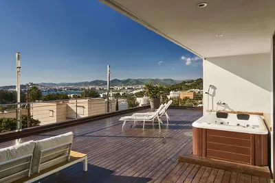 Image de Villa à Playa De Talamanca avec 4 chambres à coucher, 8 couchages