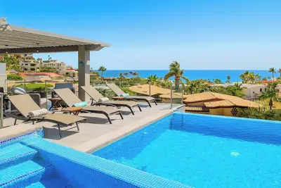 Image de Villa Nazar: Modern Style & Ocean Views. Walk to beach. Promos Available