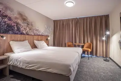 Image de 3 Tranquil Rooms with Pool, Sauna, and Coffee Maker - Near Scenic Hiking Spots