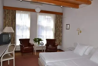 Image de Minutes from the Lake, Dunes, and Coastal Walks! Free Breakfast, Parking!