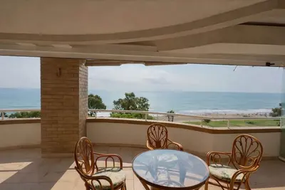 Image de Exclusive apartment in front of the sea parking included top location