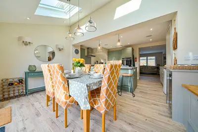 Image de Close Cottage - sleeps 6 guests  in 3 bedrooms