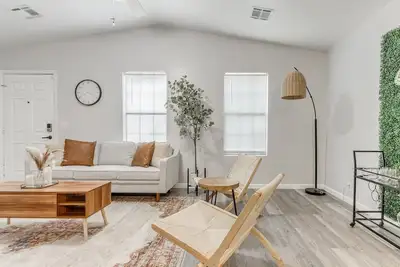 Image de Oak & Elm | 2br King & Queen | Edmond, Ok