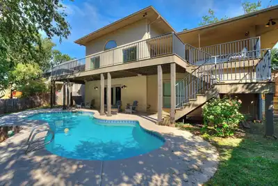 Image de Arch House | 4br Tulsa | Pool + Game Room