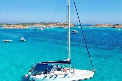 Image de Sailing excursions in the Gulf of Naples, Boat&Bed on the port of Mergellina