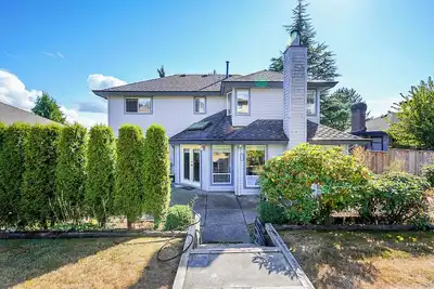 Image de Cozy 4 beds 3 bath spacious home in one of prestigious neighbourhood for family