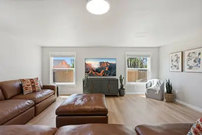 Image de Oak Haus | Group Stay w/ Fenced Yard & Game Room