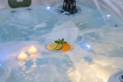 La Villa des Sarments : Piscine & Jacuzzi