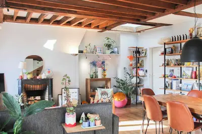 Image de Charme sous les toits, Paris - 66 m²