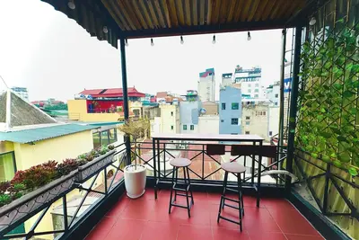 Image de Apartment / 2-Bedroom  / 4 Floors / Chilled Balcony / 5 minutes to Ho Guom Lake