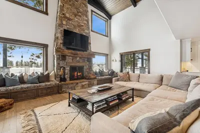 Image de Newly Listed Home on 13 Acres with Firepit and Wood Burning Fireplace