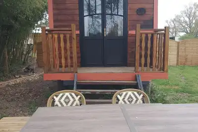 Image de Séjour Insolite en roulotte avec jacuzzi privé animaux de compagnie acceptés!