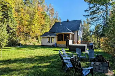 Image de Chalet with Private Hot Tub | Riverfront | Sleeps 9 | Nature Escape