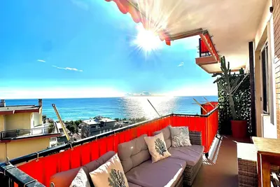 Image de Renovated 100sqm apartment with breathtaking sea view and terrace