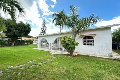 Image de Painted house- 4 pax, 4 min from the beach