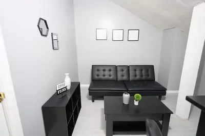 Modern & Cozy 2br Getaway