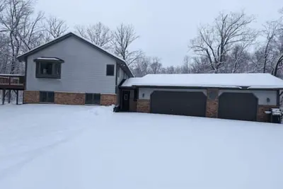 Image de Private Lake Retreat with Fire Pit and Pool Table