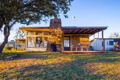 Image de 2 Bedroom Cabin Overlooking Lake Buchanan At Spider Mountain