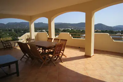 Image de Villa familiale 5+1 Chambres avec piscine et vue mer, Védra et collines boisées