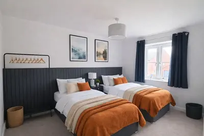 Image de Stylish House • Sleeps 6 • Driveway Parking • Fast WiFi • Self-Check-In