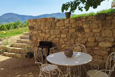 Image de Maison entièrement rénovée au coeur de la Provence