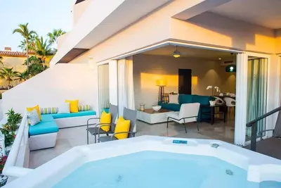 Image de Ocean View 3br Corner Suite • On Medano Beach • Prime Location