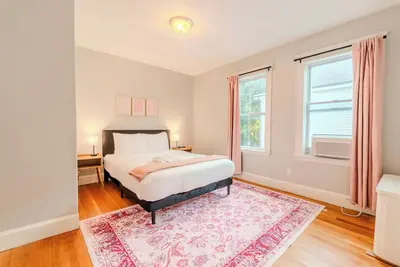 Image de Bright 4bd/1ba Near Tufts & T- 15 Min to Boston