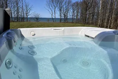 Image de King Lakefront Retreat on 7. 5 Acres Near Wineries