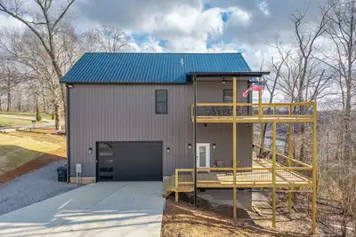 Image de Lucky 777's with Boat Slip and Indoor Basketball