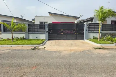Image de Serene 2‑Bedroom Retreat in a Quiet Gated Estate.