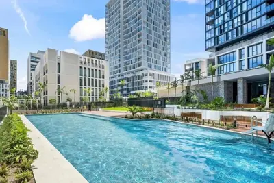 Image de Spacious 2-Bed Apartment with Balcony & City Views