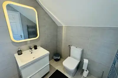 Image de Bright & Spacious Home Near London | Sleeps Groups Comfortably