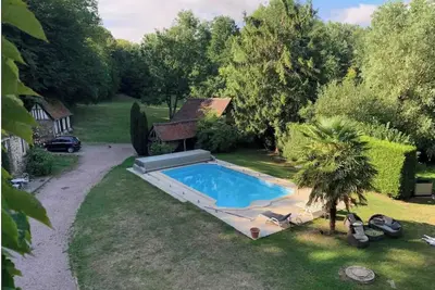 Image de Domaine charmant jusqu'à 20 personnes à 1h de Paris, Calme, piscine chauffée