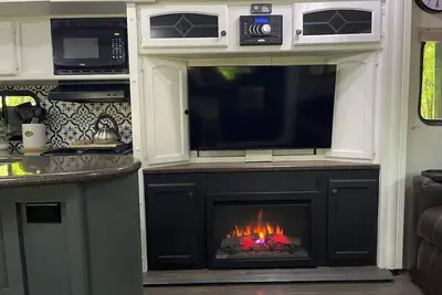 Image de Glamping 4 miles from Dunes State Park close to town however secluded& private.