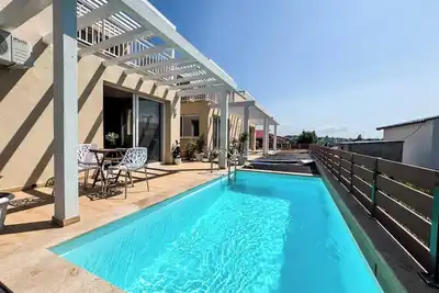 Image de Villas en bord de mer avec piscine
