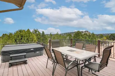 Image de Viewing Deck! Scenic Tropic Sanctuary w/ Hot Tub