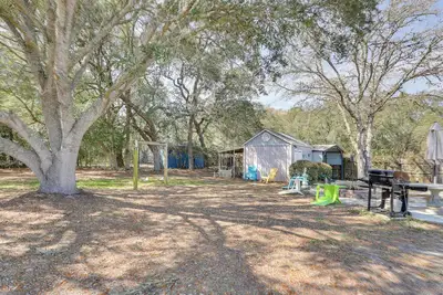 Image de Ninas Beach Retreat: ~ 1 1/2 Mi to Holden Beach!