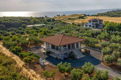 Image de Villa George by RentalsPro - Nea Potidaia