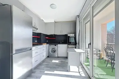 Image de Loue appartement 2 chambres 67 M2 plein sud centre St Aygulf 400 M plage