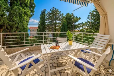 Image de Cozy vacation apartment in Dramalj - balcony, private parking, close to the beach