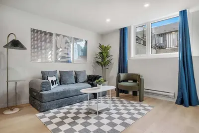 Image de Brand New! Modern 2br Condo near Airport w Parking