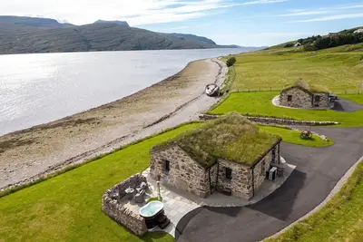 Image de The Ruin-Luxury shoreside Retreat-woodfired hot tub - Dog friendly- Ullapool