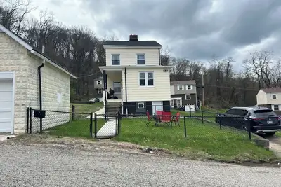 Image de Pittsburgh House With Yard!