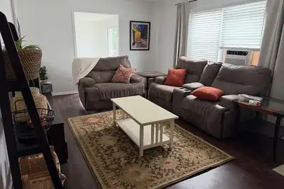 Image de 3-bedroom house in Peoria with fenced yard